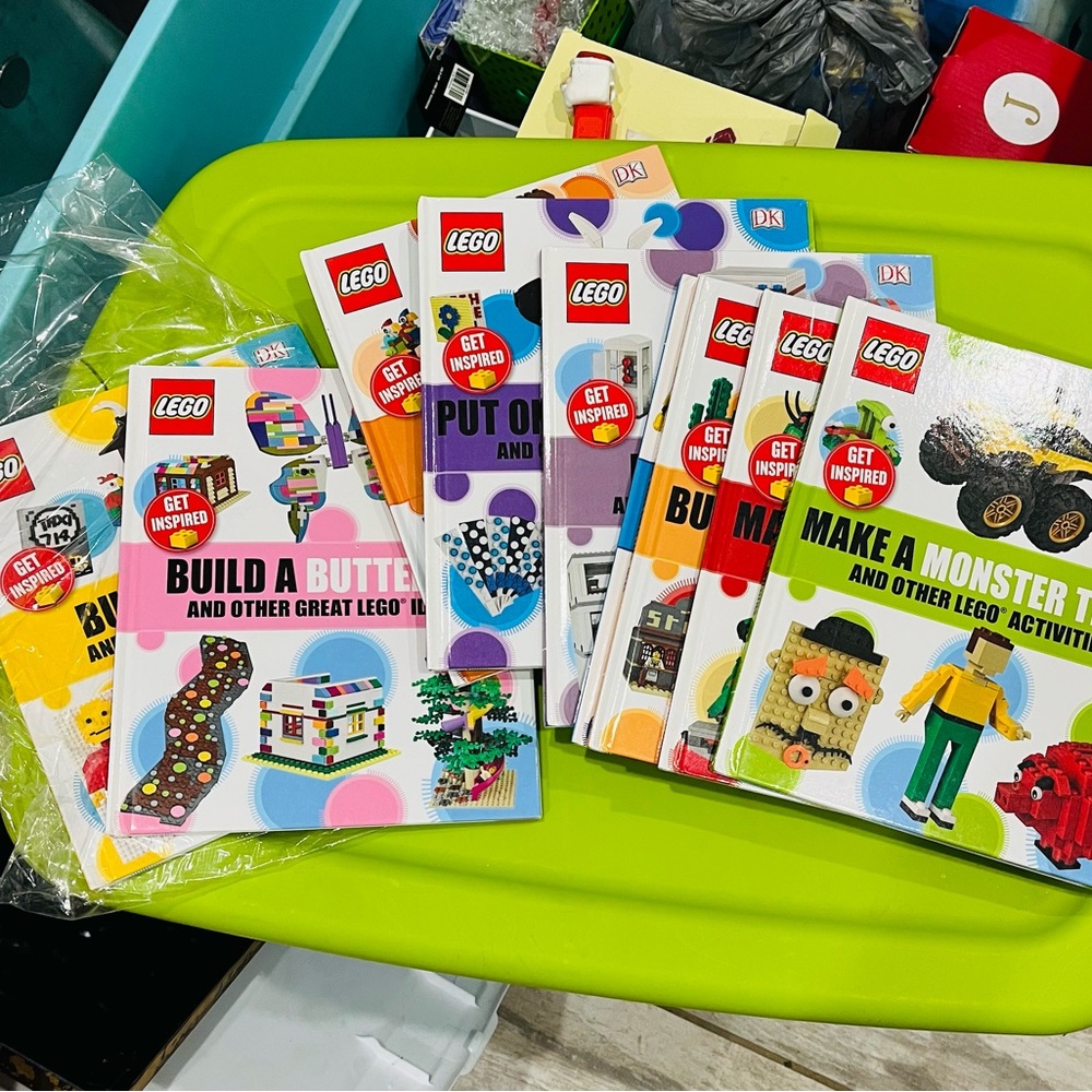LEGOS Build A Book Set 9 ©️ 2017 Hard Cover Excellent Condition
